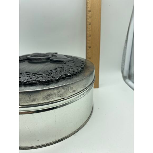 Vintage Christmas Tin Pewter Wreath Horn Trumpet Candy Cookies 5.25” Metzke - Picture 6 of 8
